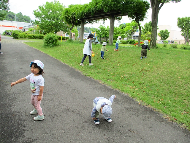 主題活動（戸外遊び・室内遊び・製作）[写真]
