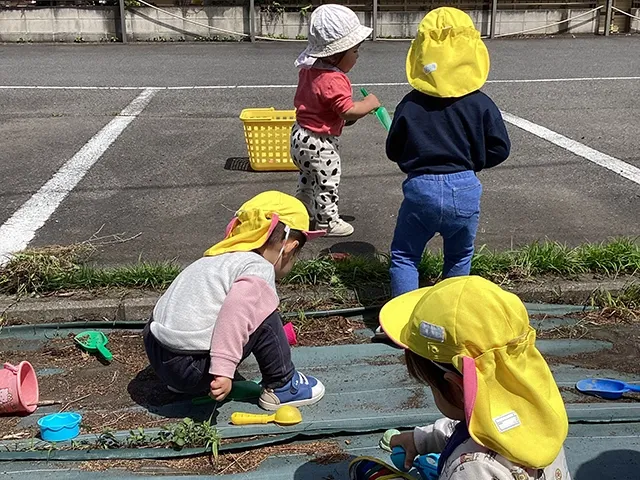 主題活動（製作・室内遊び・散歩）[写真]