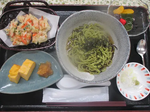 お出かけランチ(茶そば)[写真]